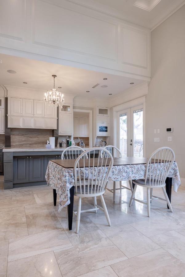Luxurious Private Rooms In Richmond Exterior photo