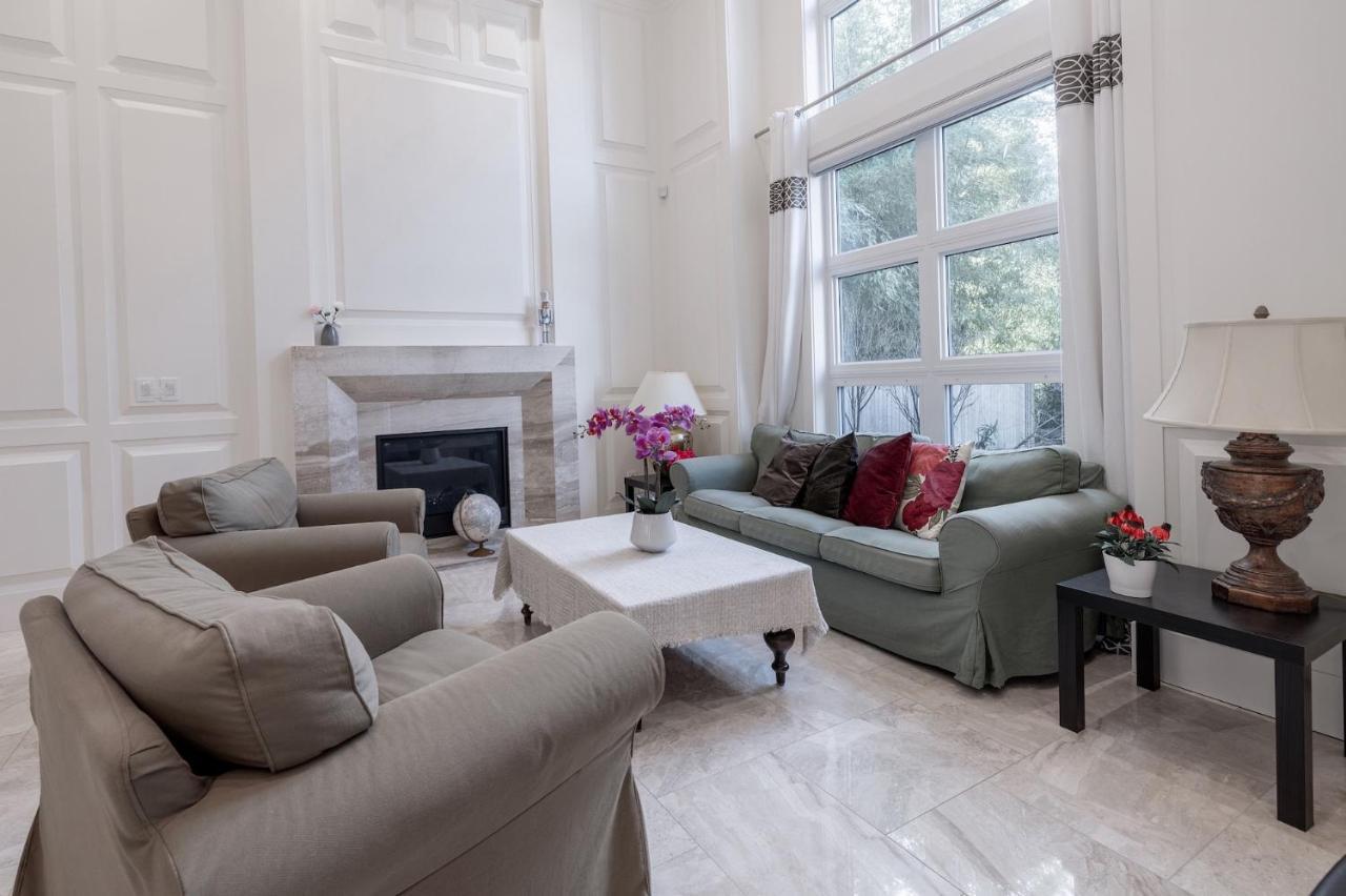 Luxurious Private Rooms In Richmond Exterior photo